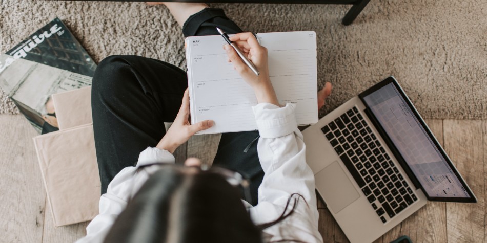 How to Balance Online Jobs With a Full-Time Job